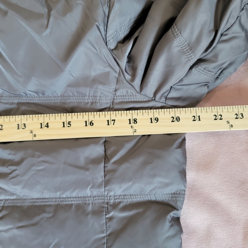 Kenneth Cole REACTION Women's Gray Puffer Down Jacket. Size L - Picture 5 of 6